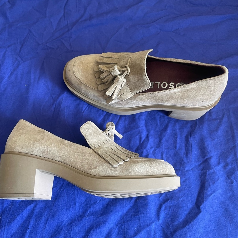 AEROSOLES Tan Suede Loafers with Tassels